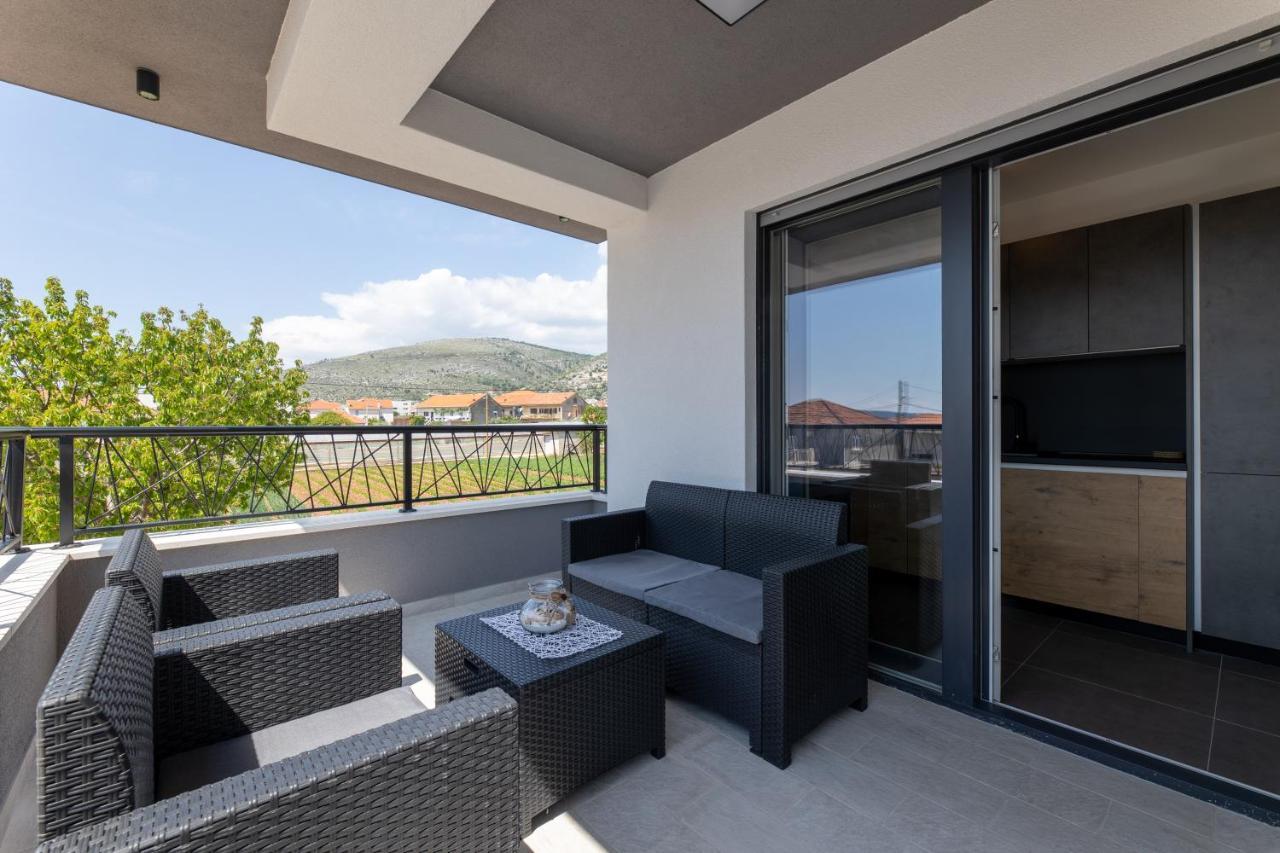 Apartments Maya & Tina Trogir Eksteriør bilde